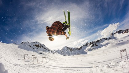 开云备用-德甲：拜仁在退赛中小胜多特，积分榜领先优势扩大，德甲拜仁几连冠
