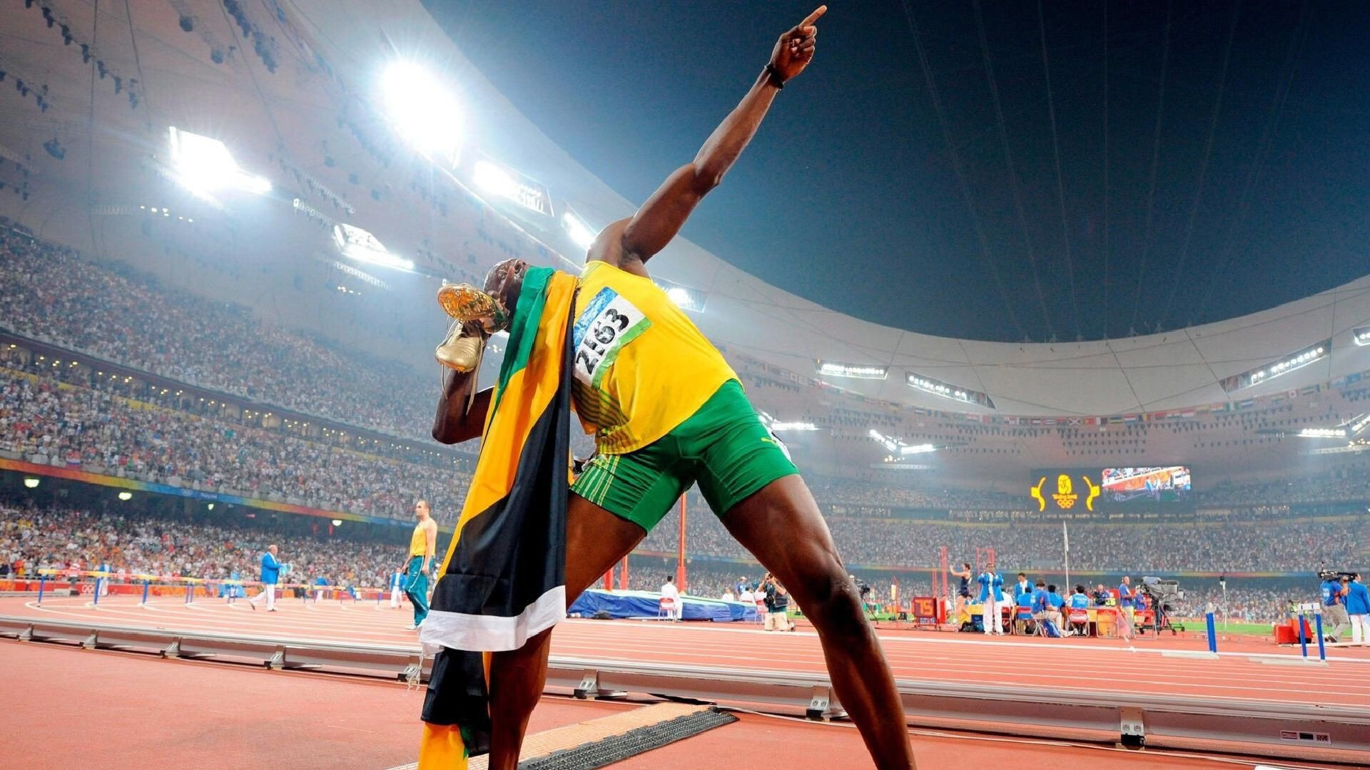 天空跳伞表演，飞越云端感受自由体验，空中跳伞的视频